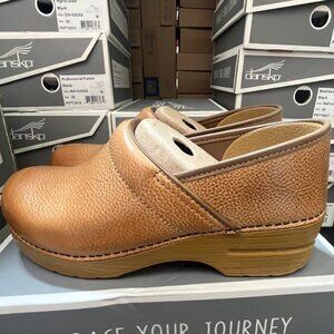 Dansko Women's Clogs Professional Honey Distressed